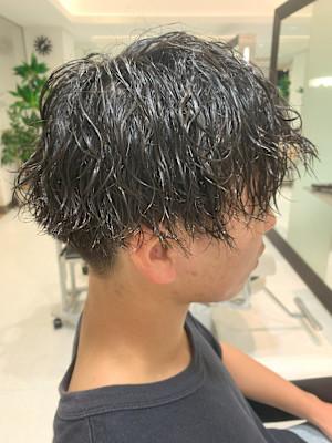 メンズスパイラルパーマ黒髪艶