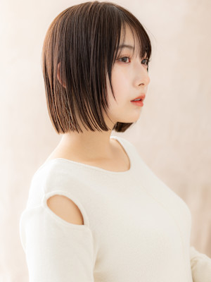 ウェットヘア小顔ハッシュカット前下がり切りっぱなしボブ30代