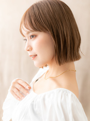 ミルクブラウンブリーチなし切りっぱなしくびれボブ20代30代