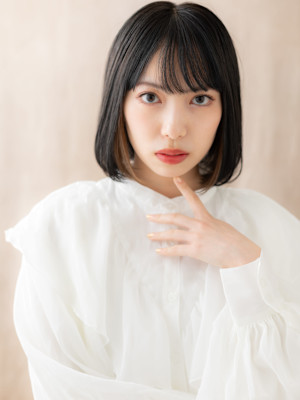 艶髪イヤリングカラー切りっぱなし前下がり黒髪ボブ20代30代