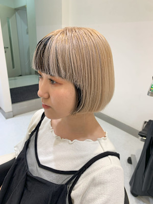 フェイスフレーミング黒金ボブ