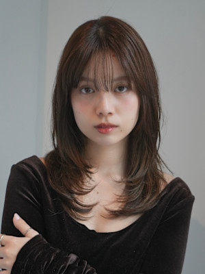ミディアムレイヤー・ボブ/絶壁解消/20号代/３０代/長め 