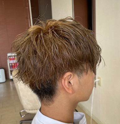 動きのあるマッシュショートスタイル