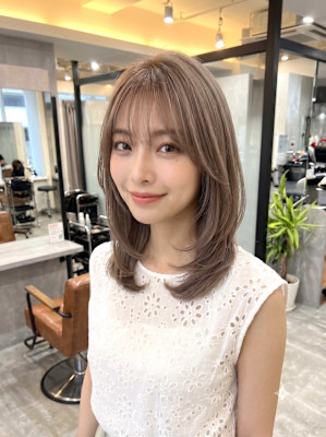 【大人可愛い】透け感バング × 軽やかミディアムレイヤー