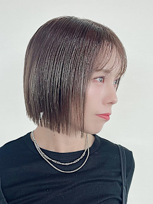 シースルーバング×艶切りっぱなしボブ