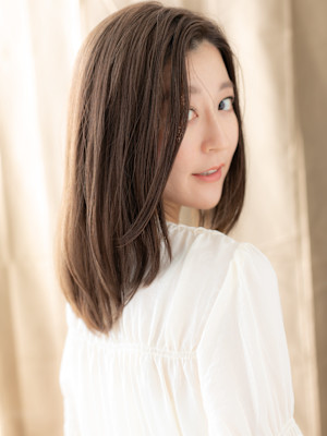 大人美人ハッシュカットかきあげミディアムレイヤー30代40代