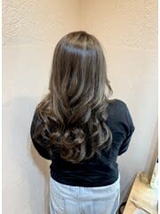コントラストハイライトで立体感のあるヘアに　福岡別府美容室