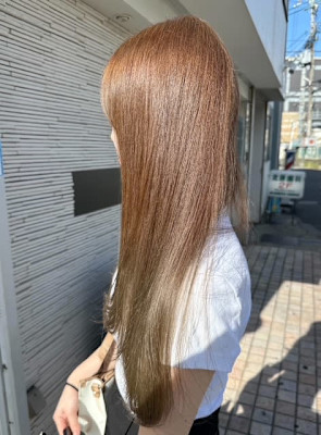 オリーブベージュ