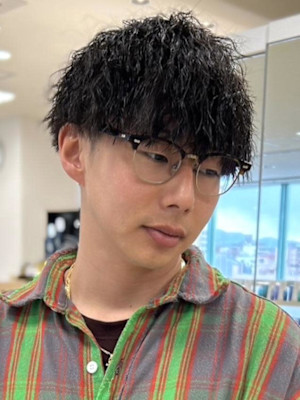メンズパーマ波巻きツイストスパイラル刈り上げセンターパート