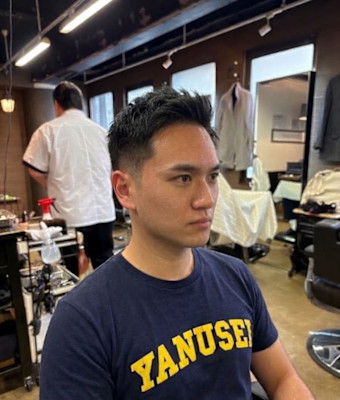 ツーブロックショートカルマヘアスリックバックジェットフェード