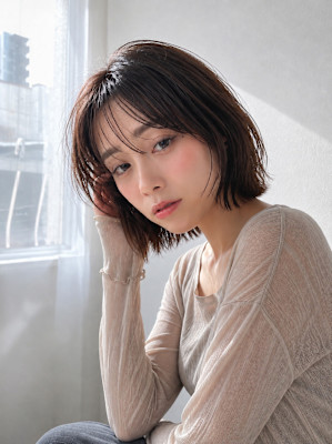 appiis［ショートボブ顔周りレイヤー白髪染め髪×スタイル