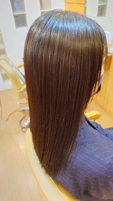 うねる癖毛は美髪矯正でうるツヤのストレートに