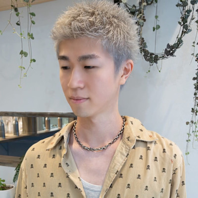 ホワイト　ハイトーン　ブリーチ　ボウズ　スパイキーショート