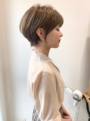 大人可愛い40代50代60代くびれショートボブ白髪ぼかし大鷲