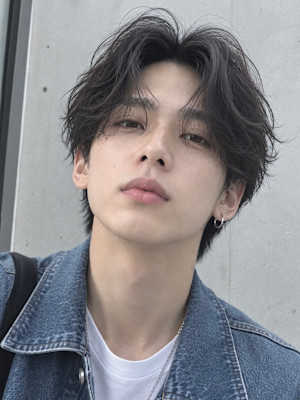 カルマヘア韓国風コンマヘア ツーブロックショートセンター分け