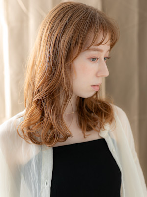 オン眉前髪パーマハイトーンカラーゆるふわミディアム20代