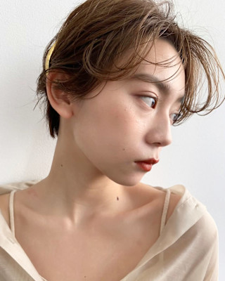 大人かわいいショートボブ 前髪なし 長め  フェザーバング