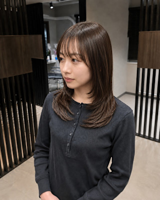 黒髪ミディアムレイヤーウルフ