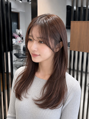 セミロングの顔まわりレイヤー