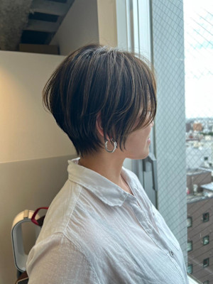 大人可愛い40代50代60代くびれショートボブ白髪ぼかし大鷲