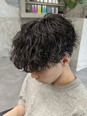 黒髪マッシュ×動きのある束感