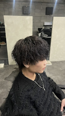 黒髪マッシュ×控えめな動き