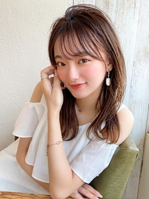 動きを出した大人かわいいれいやー