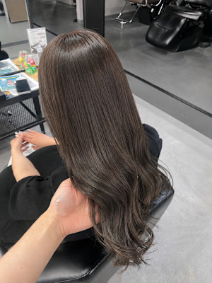透明感グレージュ×ツヤロング