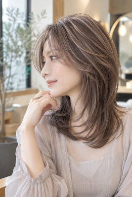 透明感のある大人女性の艶髪水素カラー