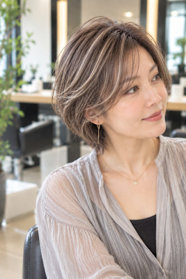 大人女性に似合う透明感アッシュの白髪ぼかし