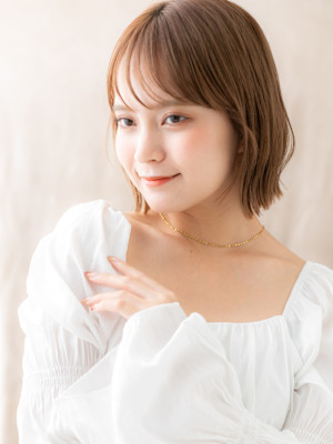 ミルクティーベージュ切りっぱなしくびれボブウルフ20代30代