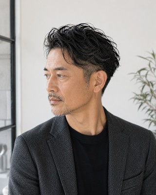 大人の色気を引き出す無造作パーマ