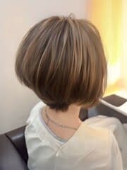 丸みショートボブ×ハイライトベージュ