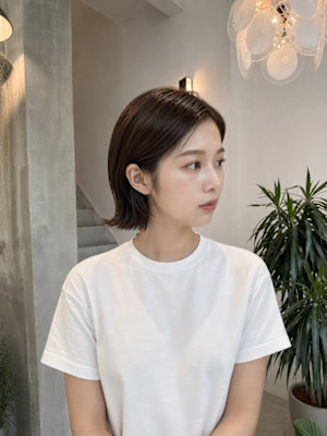 外ハネタイトボブ