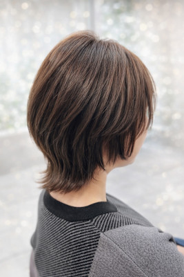 レイヤーショートボブウルフくびれヘア暗髪似合わせ秋カラー