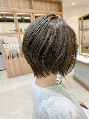 大人ショートボブ丸みショート30代/40代/50代白髪ぼかし