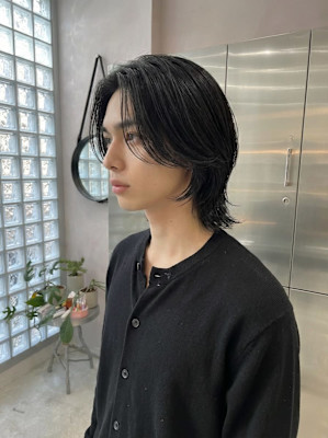 黒髪センターパートウルフ