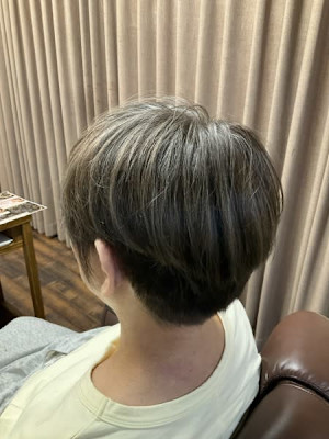 ショートカット　耳だし