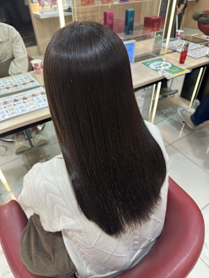 【伊勢原】イルミナカラー+髪質改善で叶える透明感オリーブ