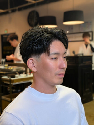 ツーブロックショートカルマヘアスリックバックジェットフェード