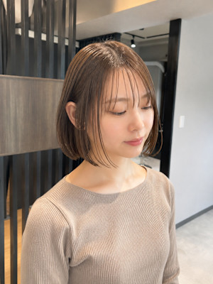 黒髪のショートボブスタイルナチュラル