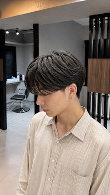 黒髪メンズショートのストレートマッシュヘアイメージ