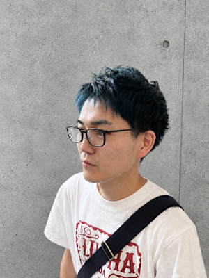 ダークネイビー×立体感ショート