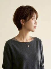 大人女性の小顔ショートボブ×艶ブラウン