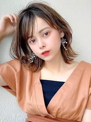 軽さと動きを出した大人かわいいくびれ レイヤー