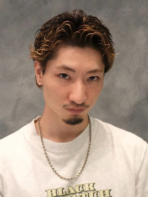 大宮メンズハイライトツイストスパイラルアップバング