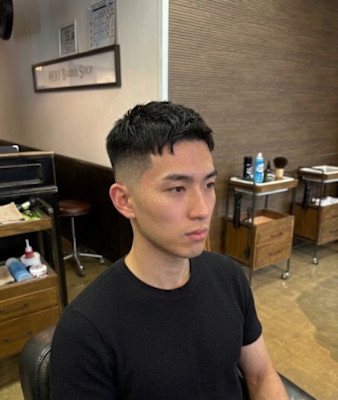 ツーブロックショートカルマヘアスリックバックジェットフェード