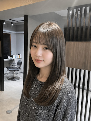 黒髪ロング顔まわりレイヤーナチュラル上品ヘアスタイル