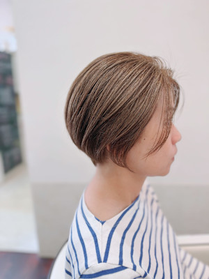 横顔もきれいに見える♪大人ショートボブ
