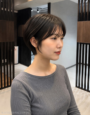 黒髪ショート顔まわりレイヤーナチュラル上品ヘアスタイル